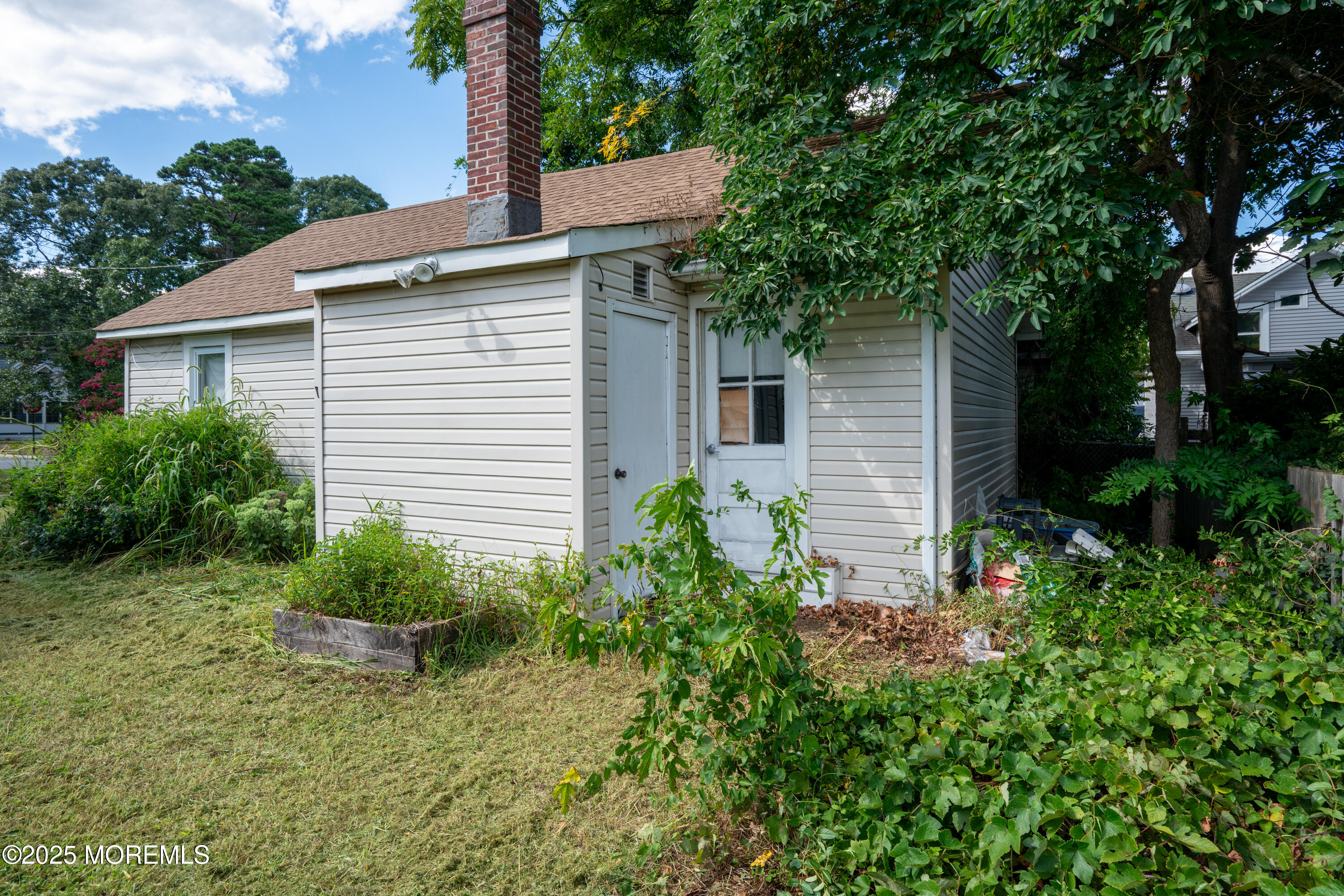 3 Highland Avenue Island Heights, NJ 08732 - Photo 13 of 19 a backyard of a house with plants and tree