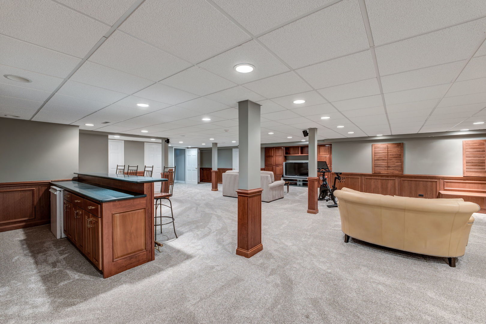 791 South Ridge Road Lake Forest, IL 60045 - Photo 32 of 40 a kitchen with stainless steel appliances granite countertop a stove and a sink