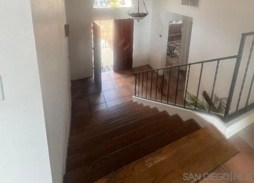 624 Schafer Place Escondido, CA 92025 - Photo 5 of 22 Gallery Image 5