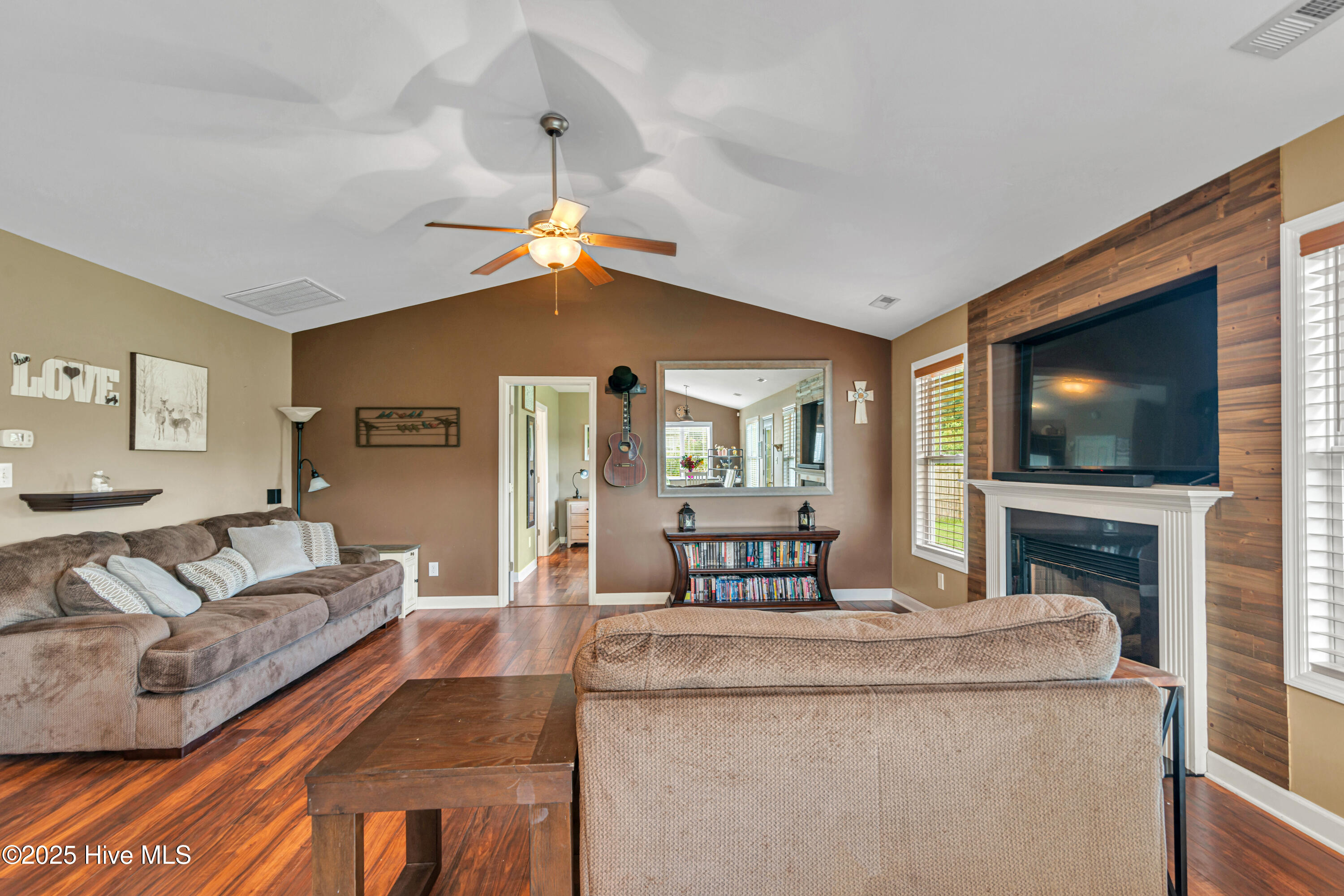 291 Richlands Loop Road Richlands, NC 28574 - Photo 12 of 50 LIvingroom