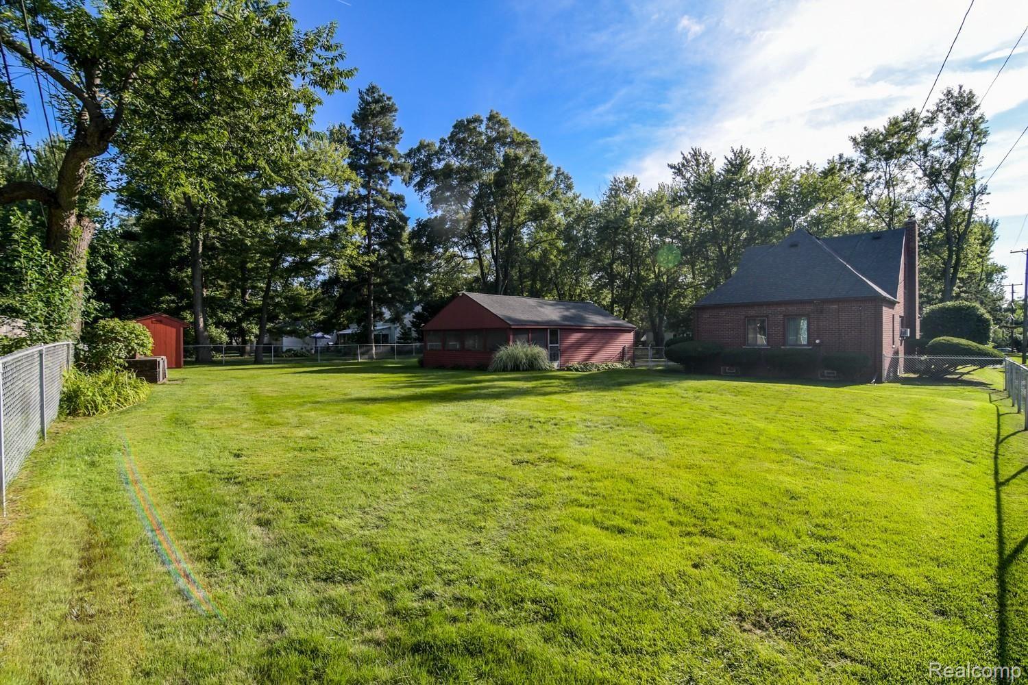 311 Dover Road Waterford, MI 48328 - Photo 36 of 67 311 Dover Exterior-11.jpg