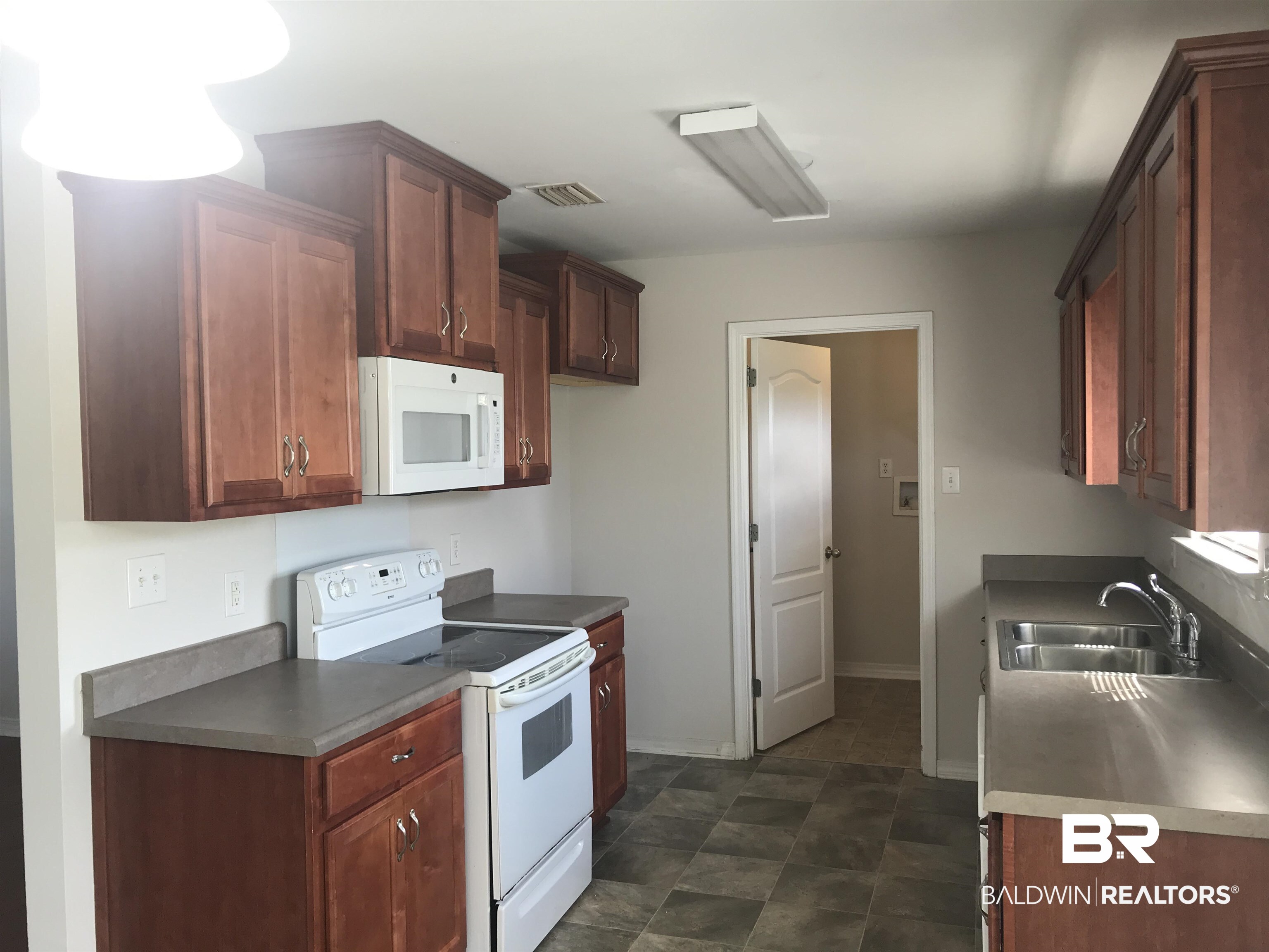 7694 Broome Court Theodore, AL 36582 - Photo 4 of 19 Kitchen