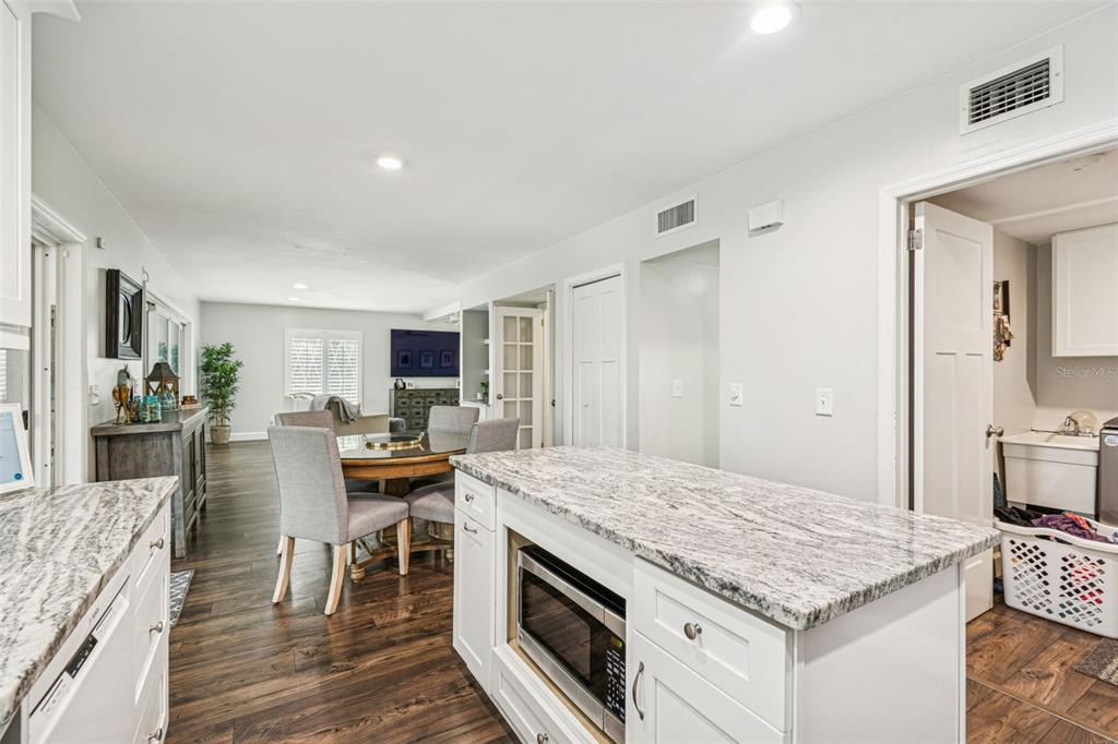 11713 Phoenix Circle Tampa, FL 33618 - Photo 11 of 71