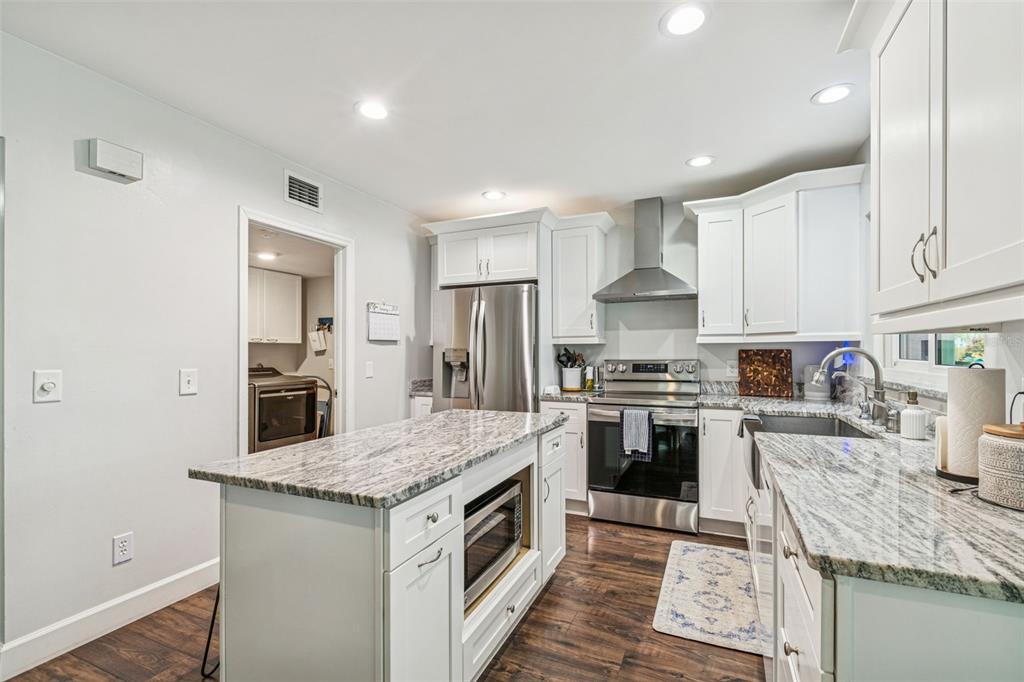 11713 Phoenix Circle Tampa, FL 33618 - Photo 9 of 71