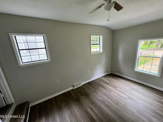 $1,850 | 521 North Park Lane, Jackson, MS 39206