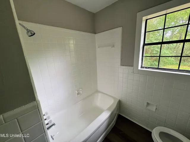 $1,850 | 521 North Park Lane, Jackson, MS 39206