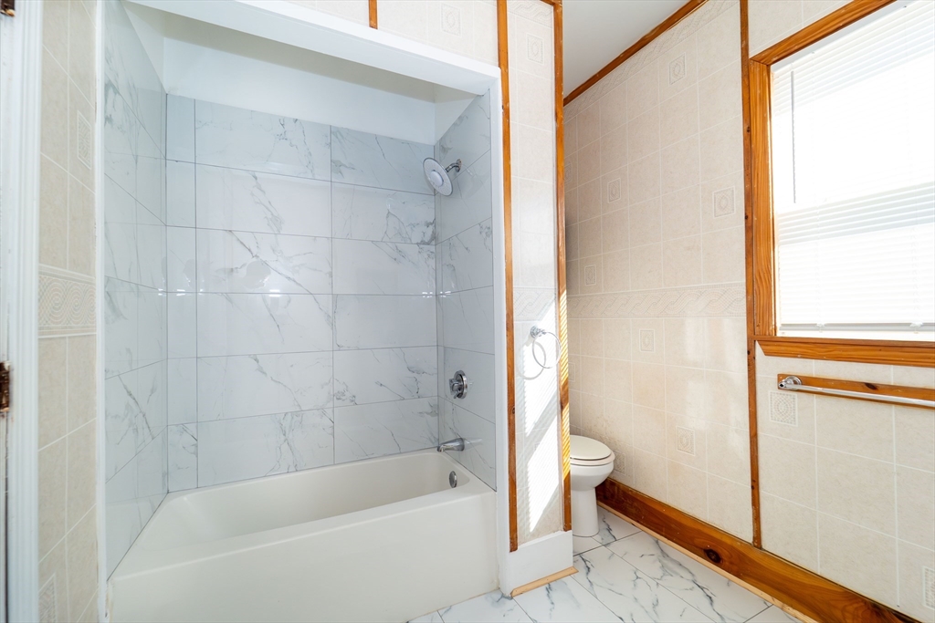 224 Grinnell Street Fall River, MA 02721 - Photo 16 of 36