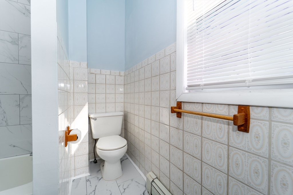 224 Grinnell Street Fall River, MA 02721 - Photo 17 of 36