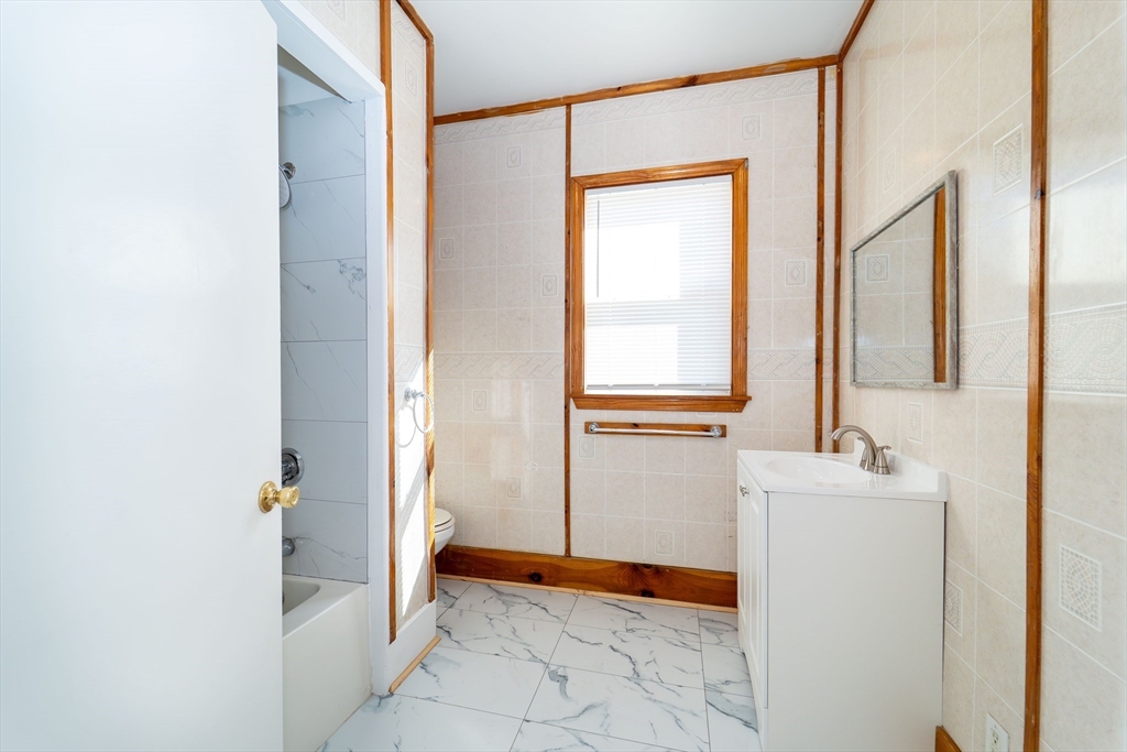 224 Grinnell Street Fall River, MA 02721 - Photo 21 of 36