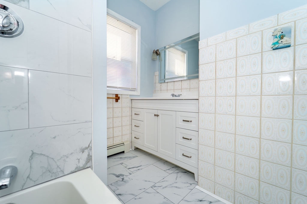 224 Grinnell Street Fall River, MA 02721 - Photo 5 of 36