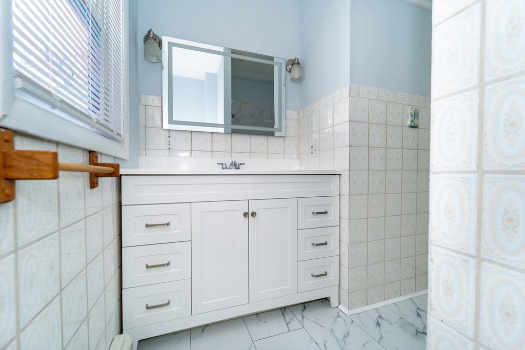 224 Grinnell Street Fall River, MA 02721 - Photo 7 of 36