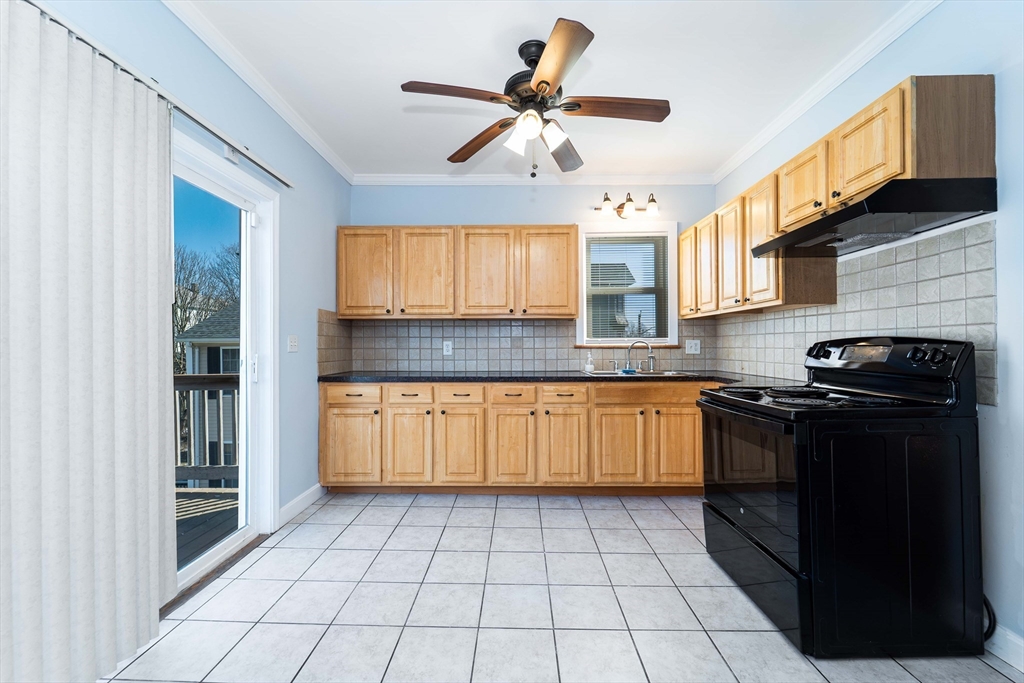 224 Grinnell Street Fall River, MA 02721 - Photo 10 of 36