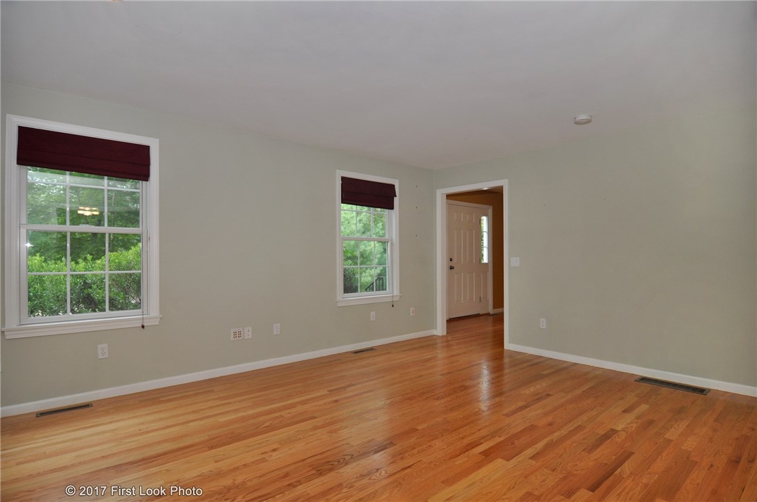22 Stone Bridge Way Hopkinton, RI 02832 - Photo 2 of 39 Living Room