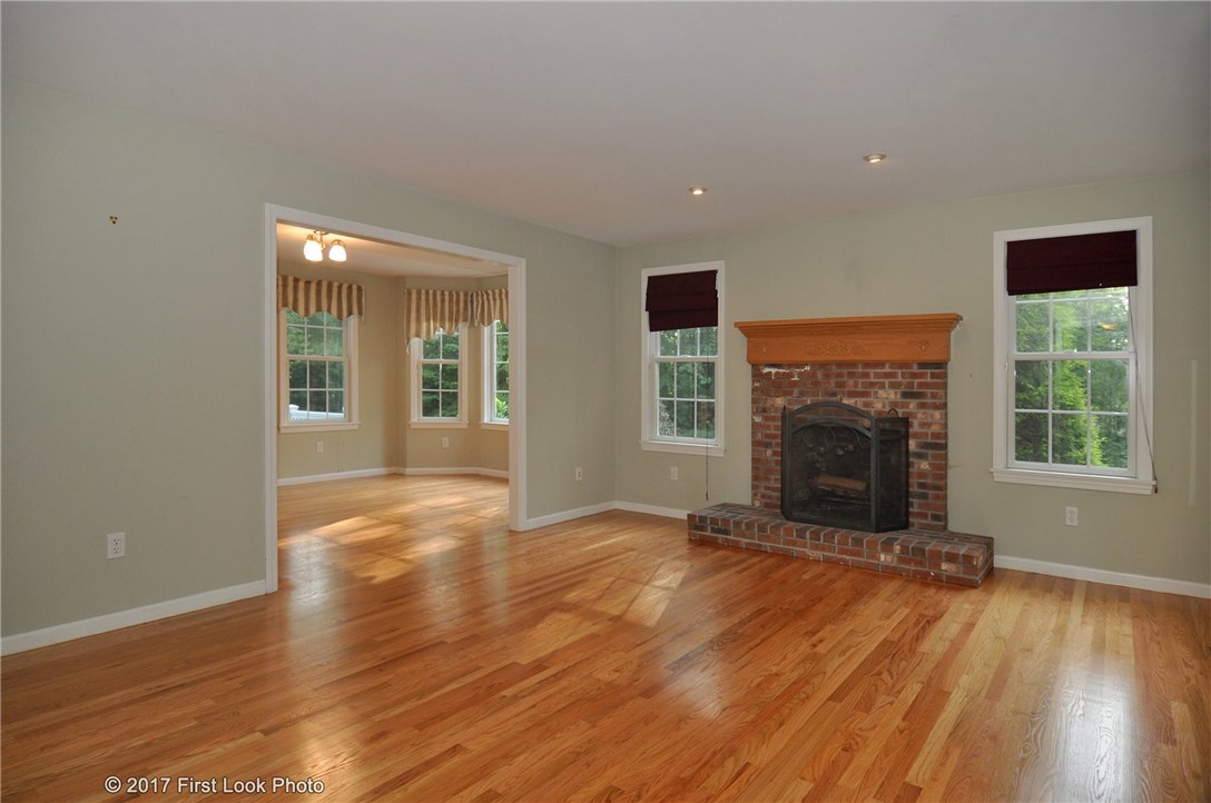 22 Stone Bridge Way Hopkinton, RI 02832 - Photo 4 of 39