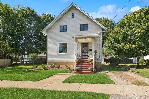 $3,500 | 114 Harrison Street, Barrington, IL 60010
