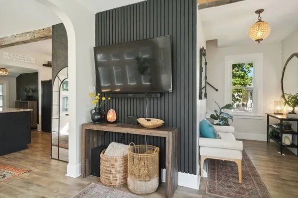 $3,500 | 114 Harrison Street, Barrington, IL 60010