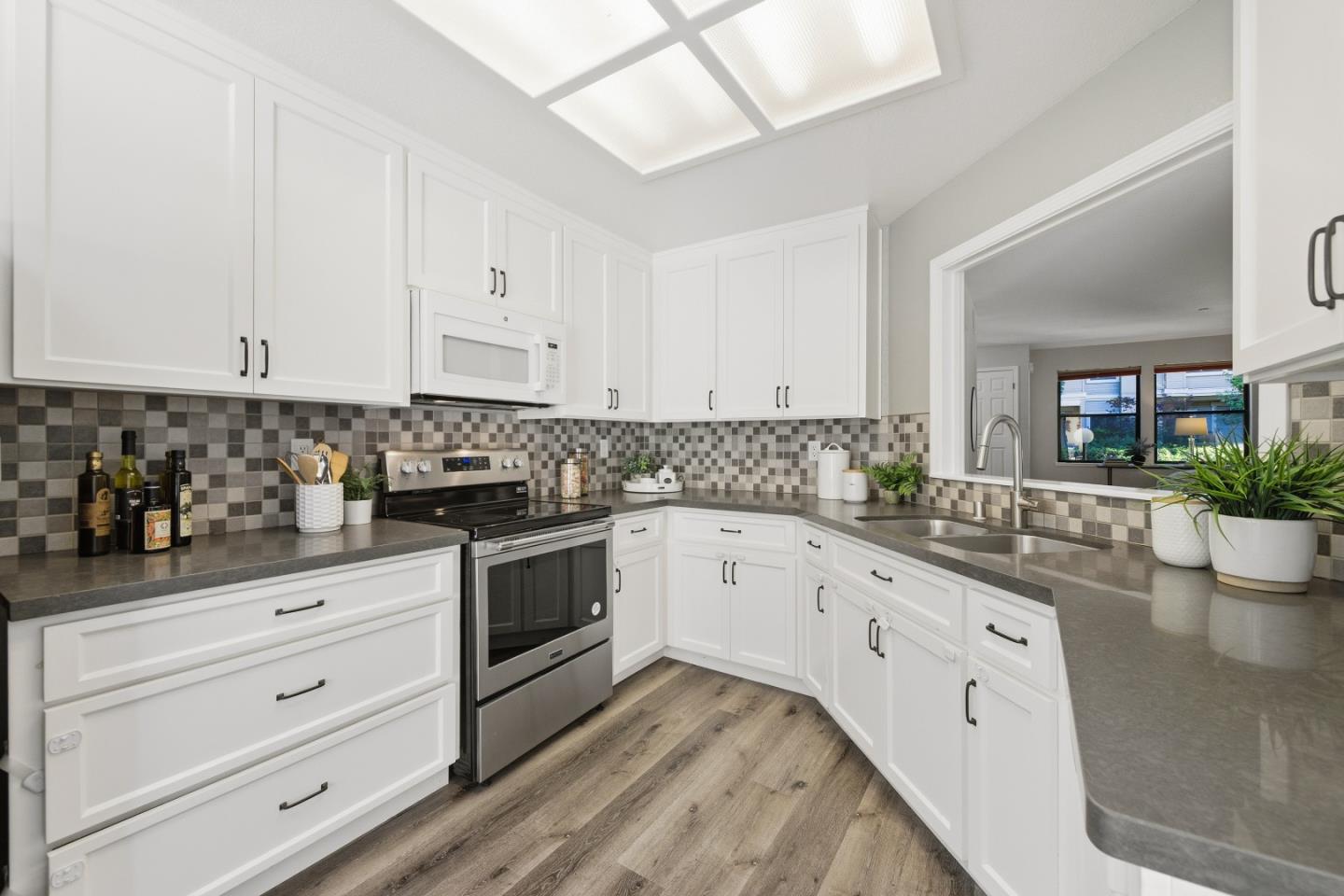 983 La Mesa Terrace, Unit C Sunnyvale, CA 94086 - Photo 7 of 36