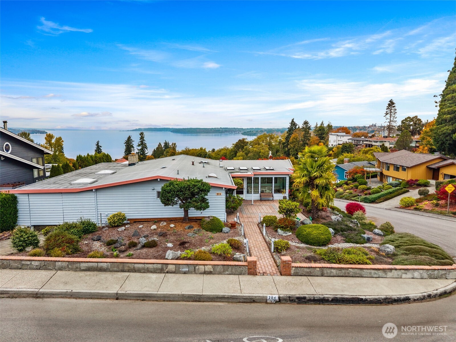 204 Southwest 298th Place Federal Way, WA 98023 - Photo 1 of 31 front view of a house with a street