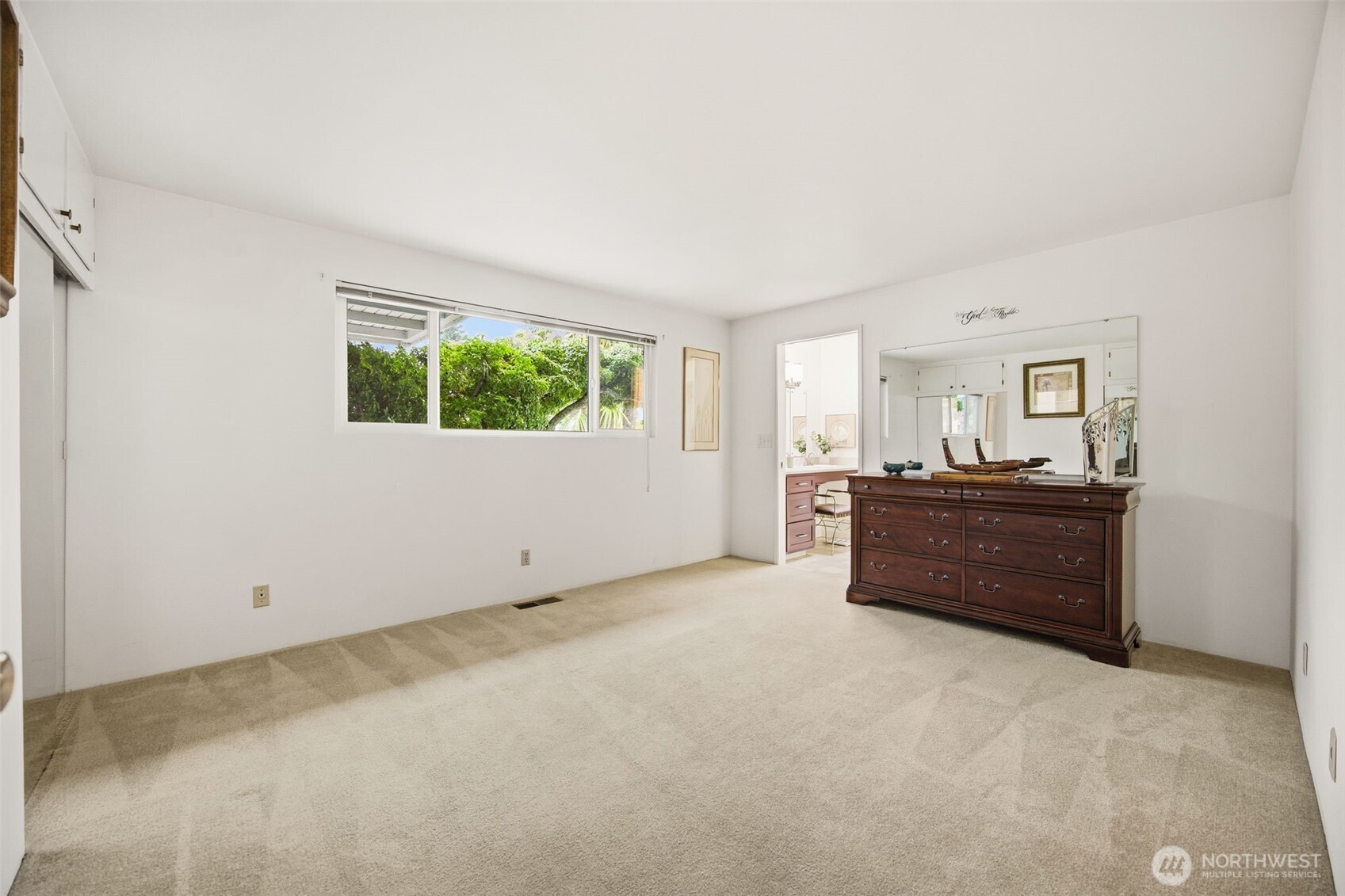 204 Southwest 298th Place Federal Way, WA 98023 - Photo 18 of 31 an empty room with a window and a dresser