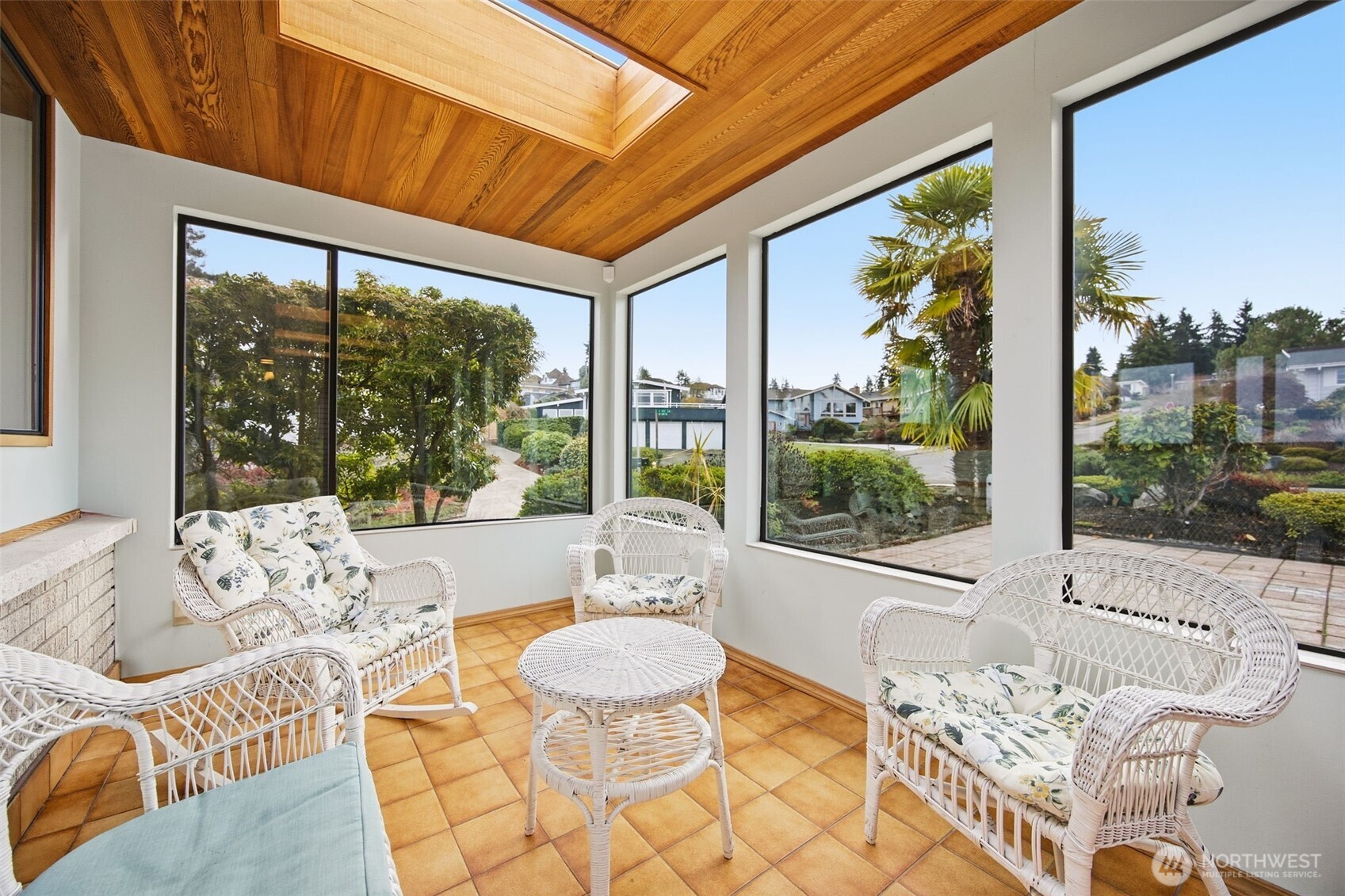 204 Southwest 298th Place Federal Way, WA 98023 - Photo 9 of 31 a living room with furniture and a large window