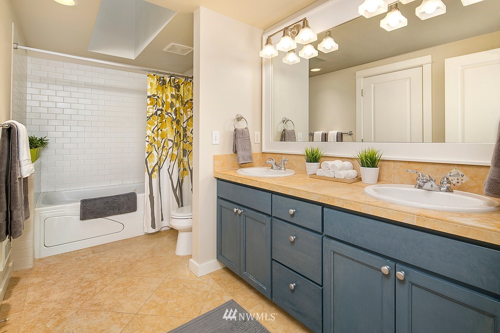 4313 Linden Avenue North, Unit B Seattle, WA 98103 - Photo 11 of 18 Gallery Image 11