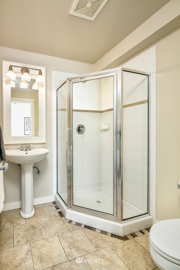 4313 Linden Avenue North, Unit B Seattle, WA 98103 - Photo 13 of 18 Gallery Image 13