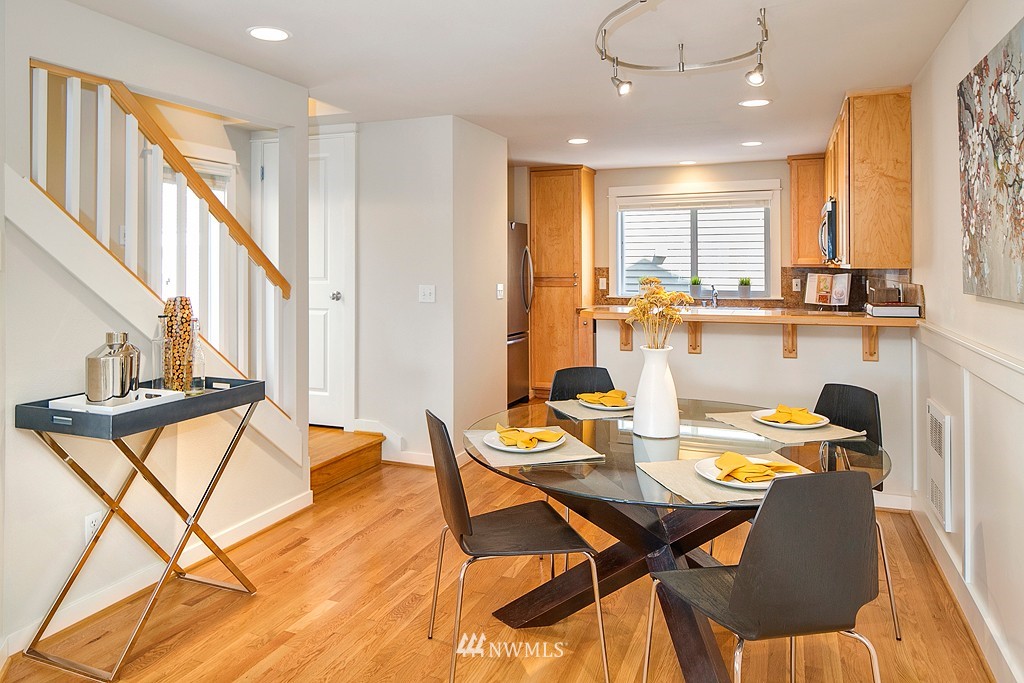 4313 Linden Avenue North, Unit B Seattle, WA 98103 - Photo 3 of 18 Gallery Image 3