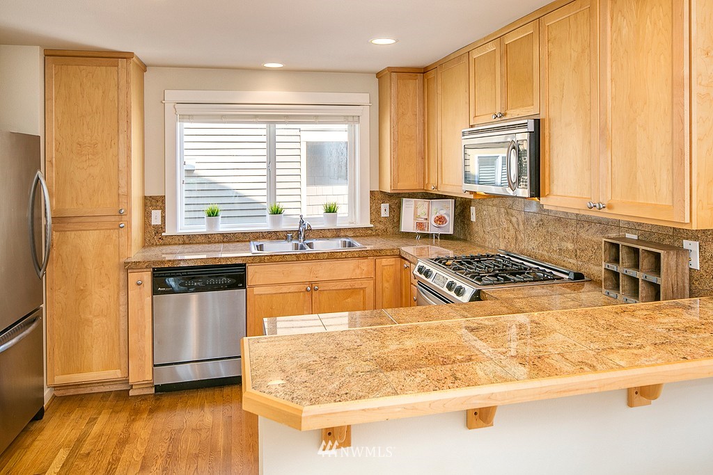 4313 Linden Avenue North, Unit B Seattle, WA 98103 - Photo 7 of 18 Gallery Image 7