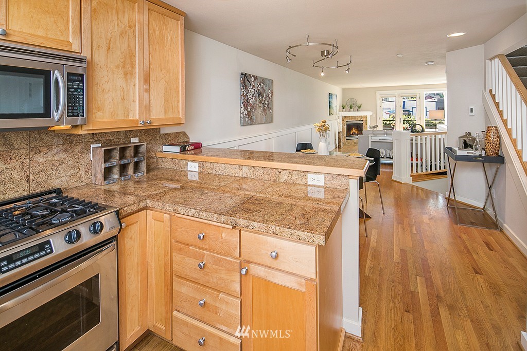 4313 Linden Avenue North, Unit B Seattle, WA 98103 - Photo 9 of 18 Gallery Image 9