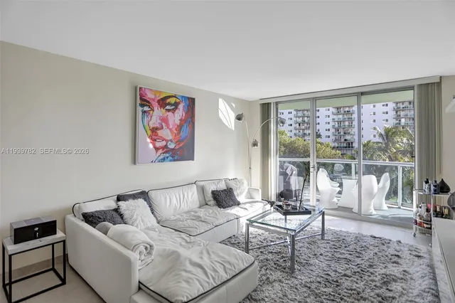 $2,800 | 19390 Collins Avenue, Unit 302, Sunny Isles Beach, FL 33160
