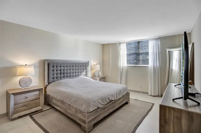 $2,800 | 19390 Collins Avenue, Unit 302, Sunny Isles Beach, FL 33160