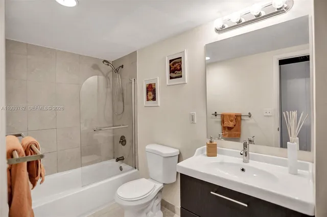 $2,800 | 19390 Collins Avenue, Unit 302, Sunny Isles Beach, FL 33160