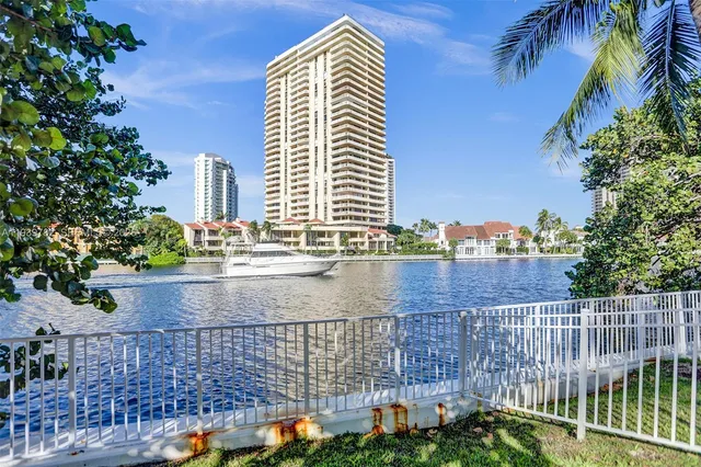 $2,800 | 19390 Collins Avenue, Unit 302, Sunny Isles Beach, FL 33160