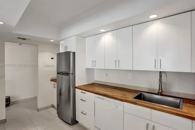 $2,800 | 19390 Collins Avenue, Unit 302, Sunny Isles Beach, FL 33160