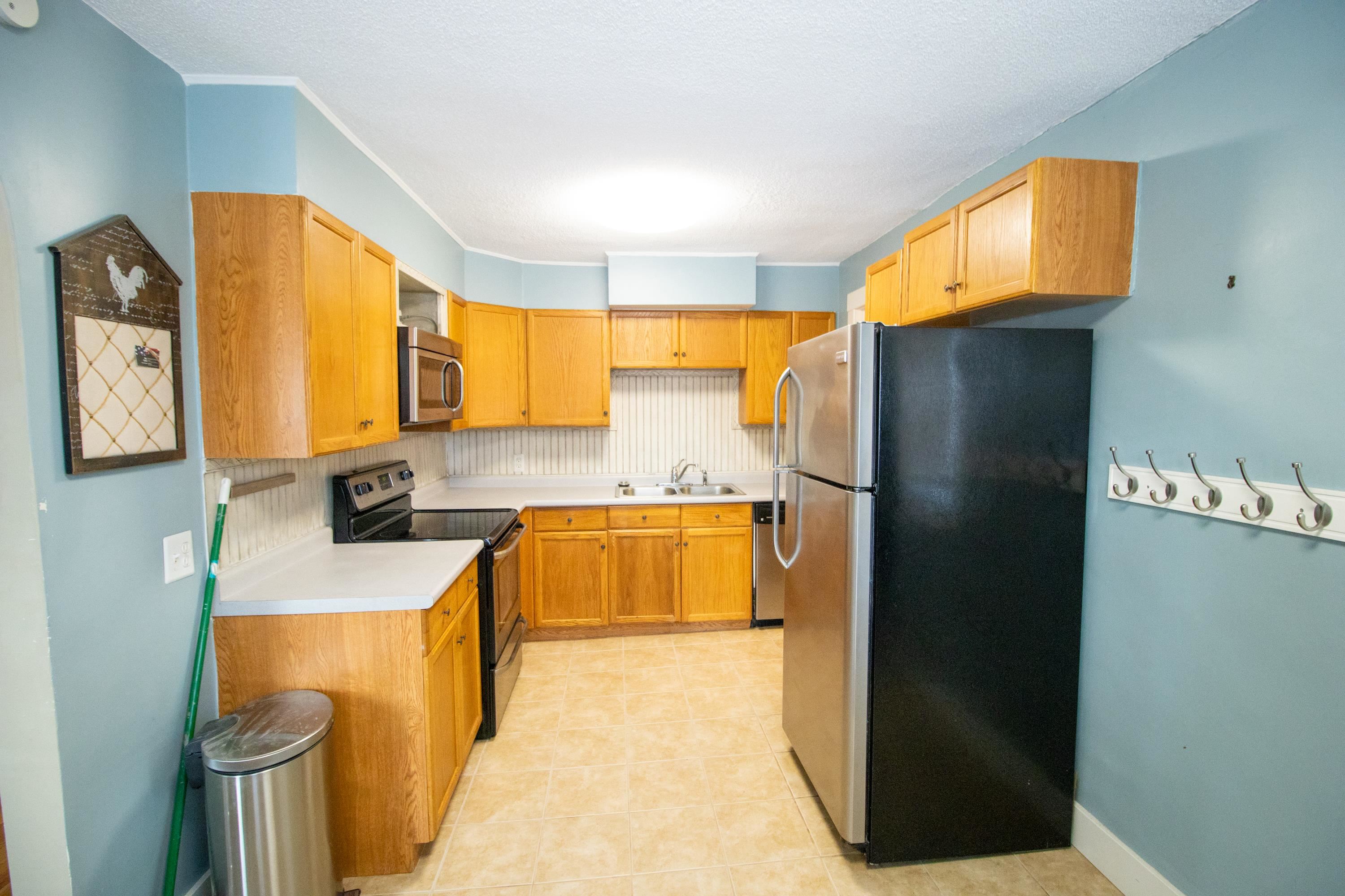 2490 Ruth Drive Fenton, MI 48430 - Photo 6 of 27 50130147-6faec419-28c8-4419-b9d0-b4d1a1f95e4a.JPG