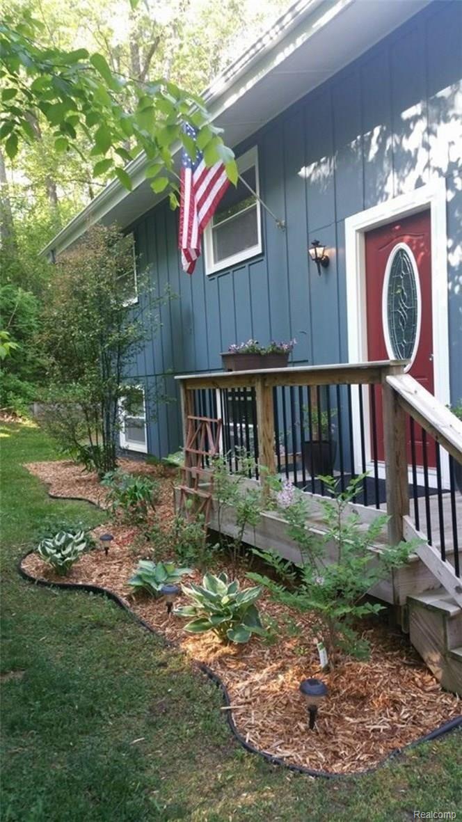 1660 Ridge Road Highland, MI 48356 - Photo 2 of 33 front of house jpeg.jpg
