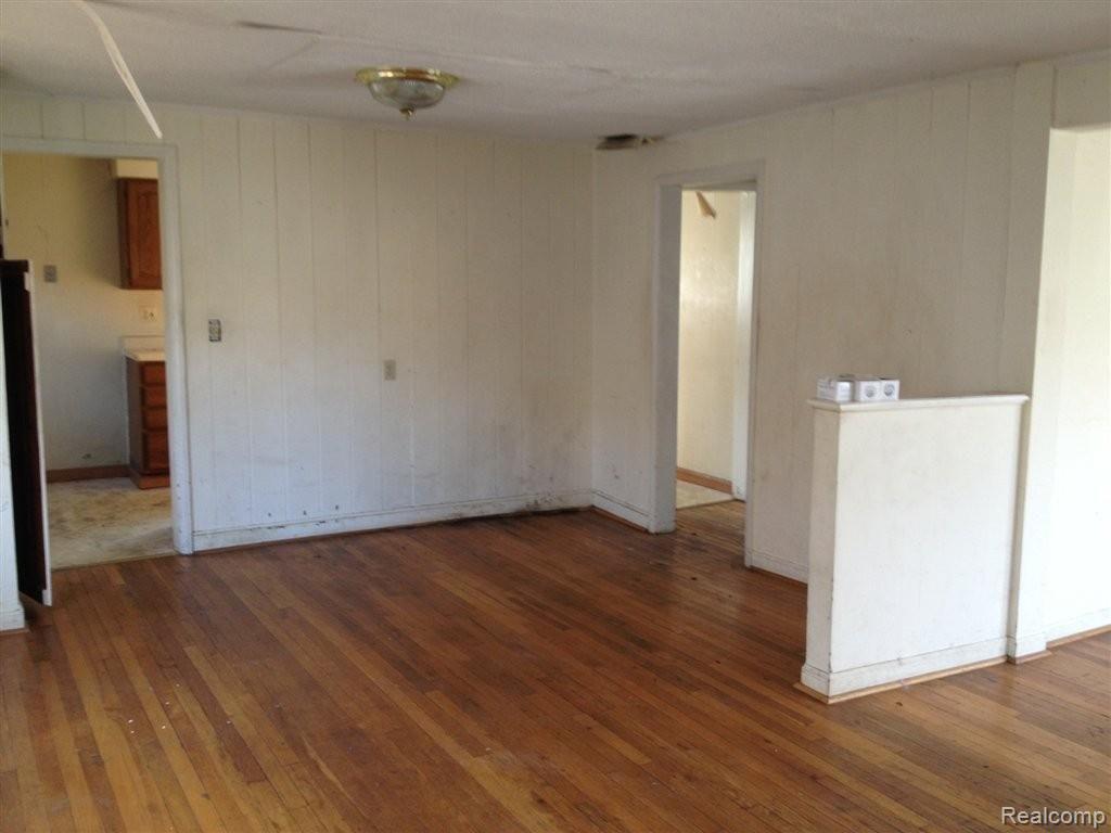 6573 Hatchery Road Waterford, MI 48327 - Photo 6 of 6 2012-11-29 12.08.34.jpg