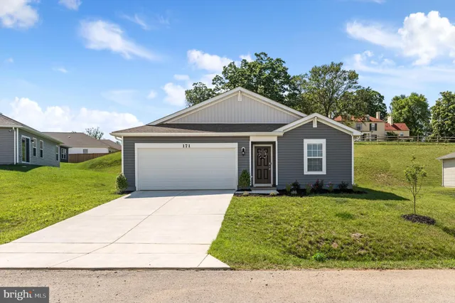 $2,350 | 171 Centergate Drive, Charles Town, WV 25414