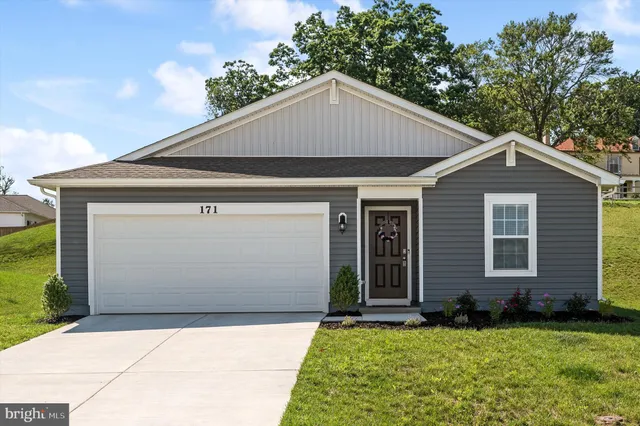 $2,350 | 171 Centergate Drive, Charles Town, WV 25414