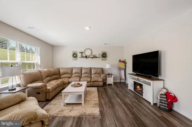 $2,350 | 171 Centergate Drive, Charles Town, WV 25414