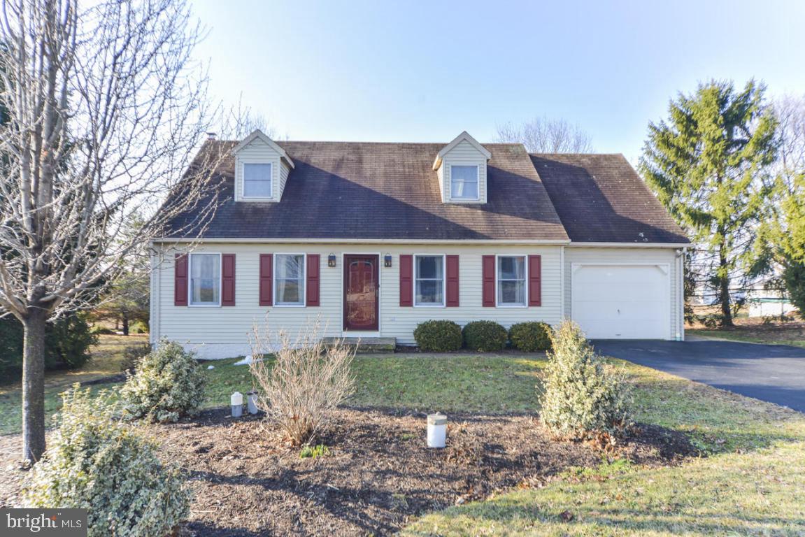 320 East Lexington Road Lititz, PA 17543 - Photo 1 of 33 a front view of a house with garden