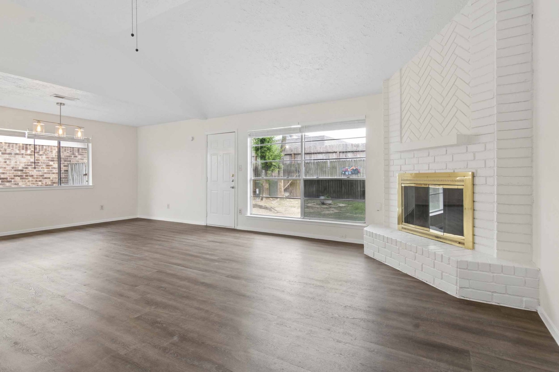 10411 Rabbit Oak Drive Houston, TX 77065 - Photo 6 of 22 Spacious open area with a cozy wood burning fireplace.