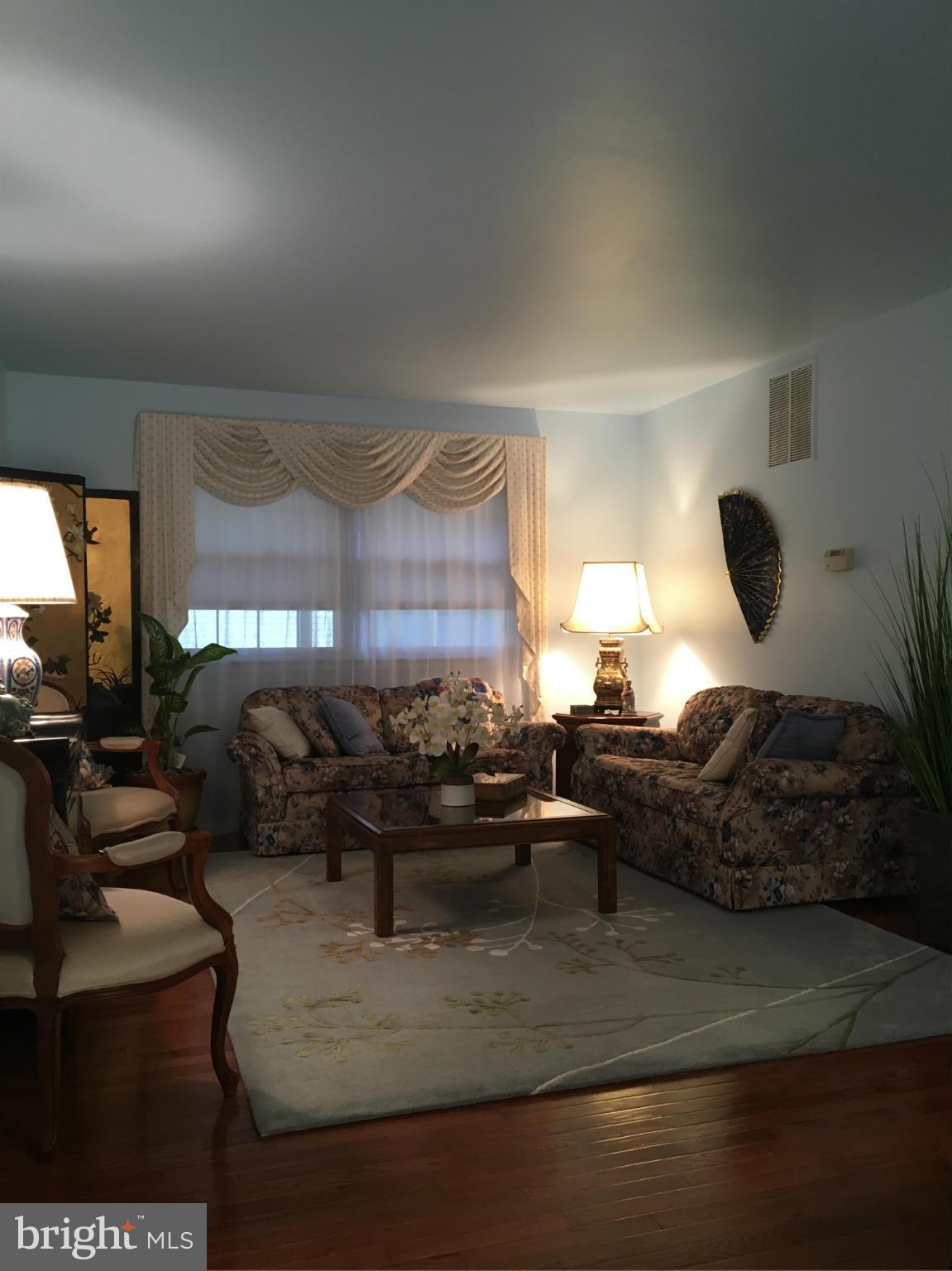 8700 Loughran Road Fort Washington, MD 20744 - Photo 2 of 12 Living Room