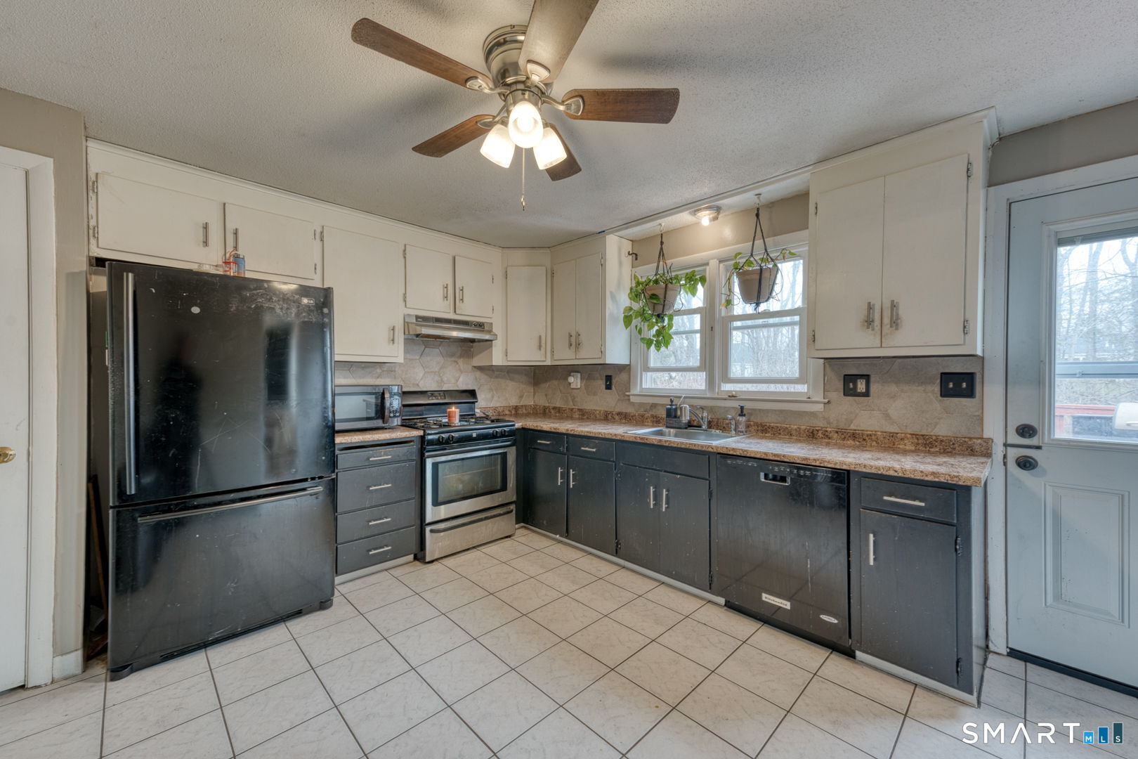 160 Windbrook Drive Windsor, CT 06095 - Photo 12 of 35 a kitchen with a refrigerator a sink and dishwasher