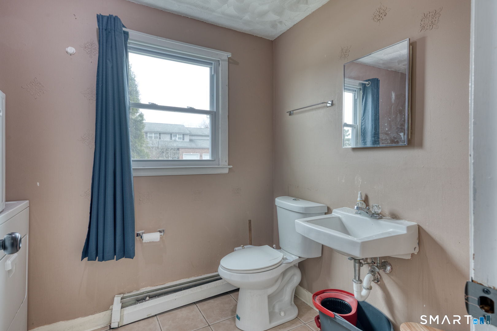 160 Windbrook Drive Windsor, CT 06095 - Photo 25 of 35 a bathroom with a toilet sink and mirror