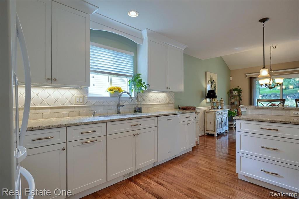 917 Churchill Circle, Unit 63 Rochester, MI 48307 - Photo 13 of 30