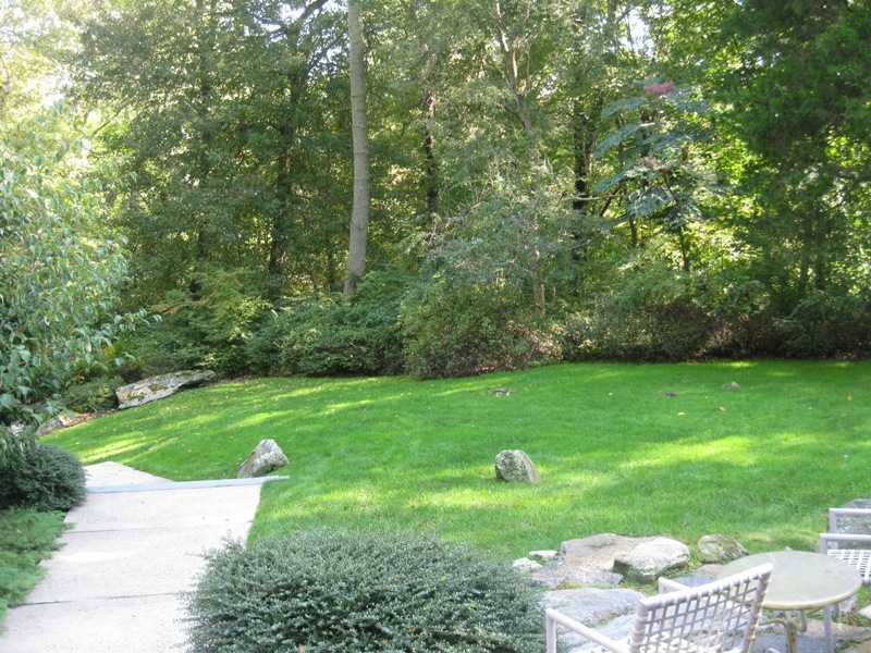 29 Angus Lane Greenwich, CT 06831 - Photo 14 of 14 a view of a backyard with a garden and entertaining space