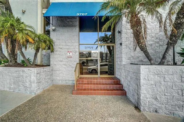 $700,000 | 3707 East Livingston Drive, Unit 403, Long Beach, CA 90803