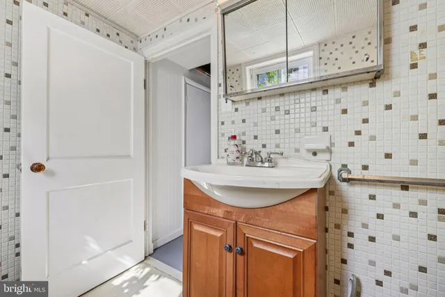 $270,000 | 6907 Moyer Avenue, Baltimore, MD 21234