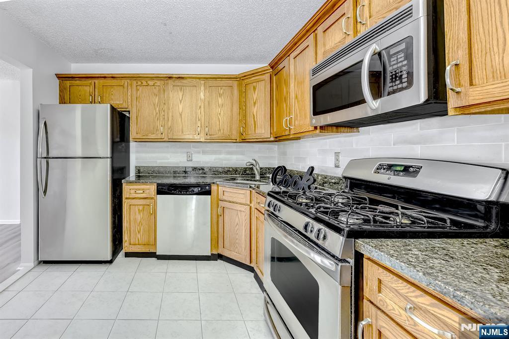 959 Juniper Way Mahwah, NJ 07430 - Photo 8 of 19